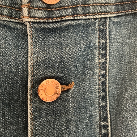 Guess  NWOT Women’s short jean overalls size 27 - Picture 2 of 6